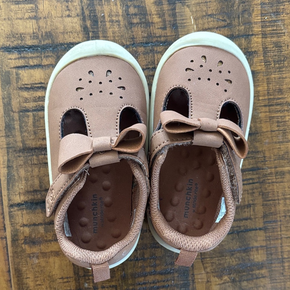 Munchkin by Stride Rite Baby Girl Peyson Bow T-Strap Dress Shoe